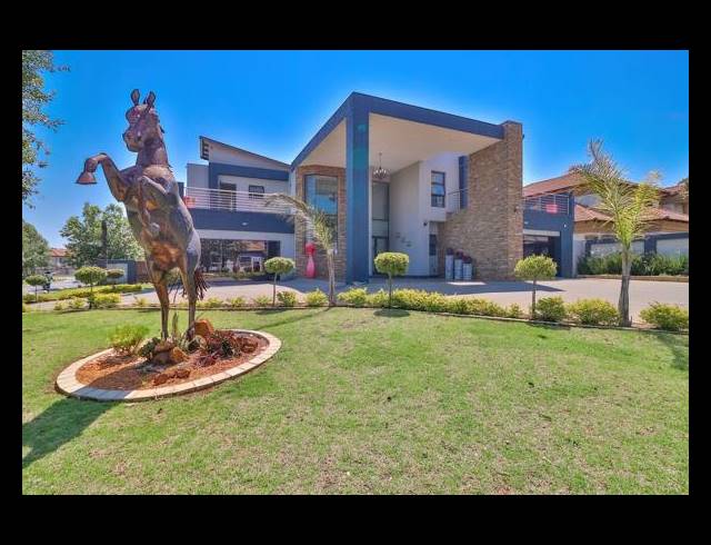 5 BEDROOM HOUSE FOR SALE IN HELDERWYK